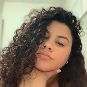 Meet your Posher, Denisse